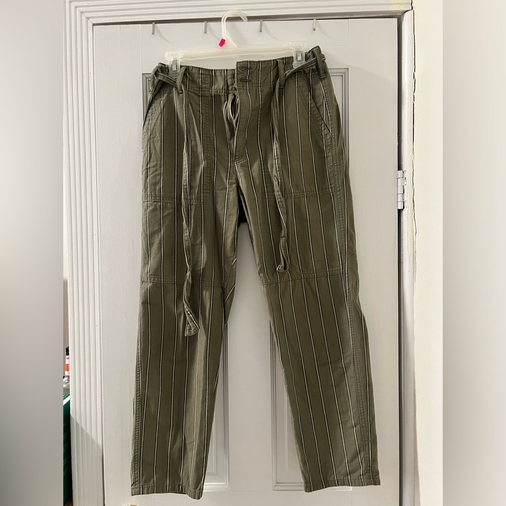 American Eagle Pants Size 4 Short
